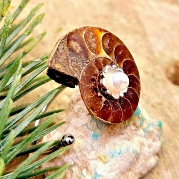 Beautiful Nature Conch Silver Flower Open Wrapped Ring - Picture 2 of 10